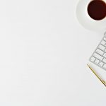 Magic Keyboard beside mug and click pen